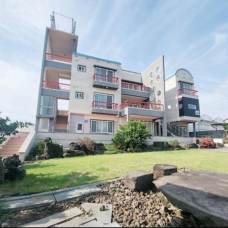 Jeju Soroan Pension Согвіпо Екстер'єр фото
