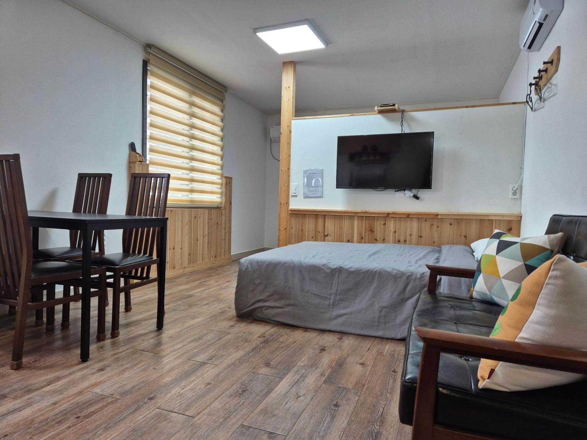 Jeju Soroan Pension Согвіпо Екстер'єр фото