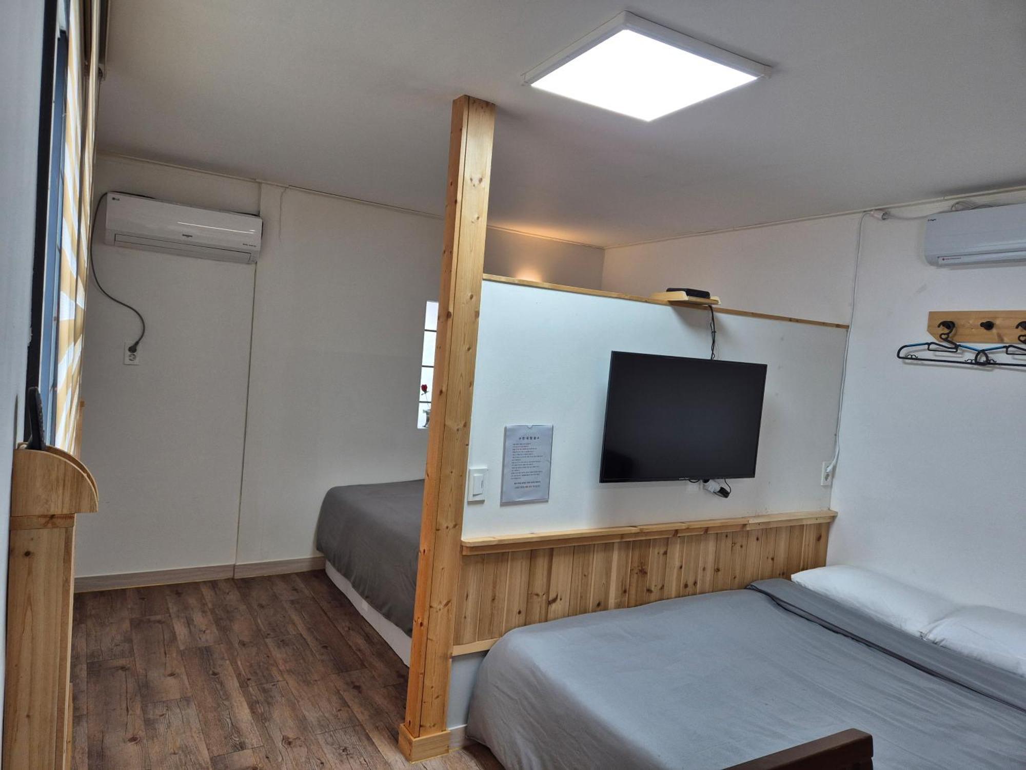 Jeju Soroan Pension Согвіпо Екстер'єр фото